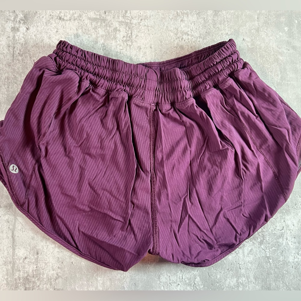 Lululemon Hotty Hot 2.5 Lined Short Size 4